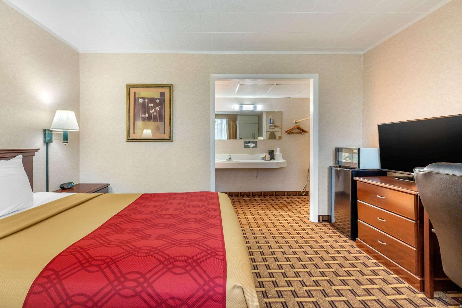 Rodeway Inn Mystic Main image 1