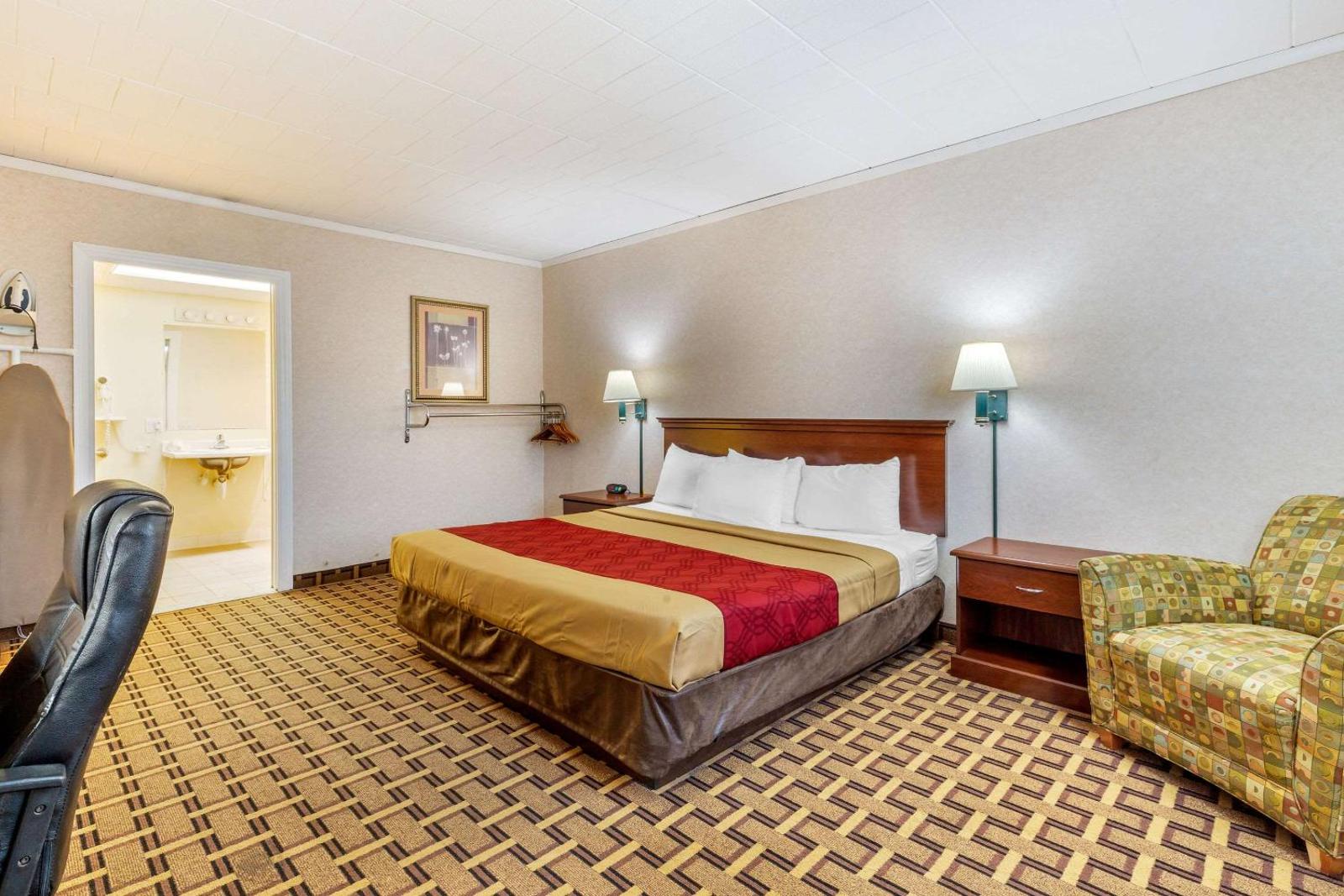 Rodeway Inn Mystic Main image 2